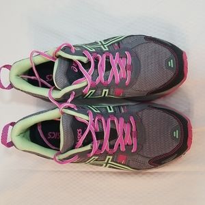 Asics Gel Venture 5 Running Sneakers. Womens Size 8